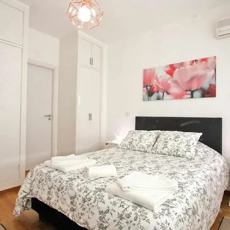 Believe In Dream Apart. Contemporaneo Com Piscina